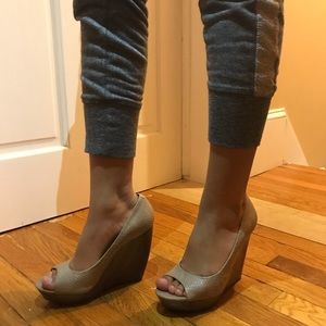 Jessica Simpson nude wedges